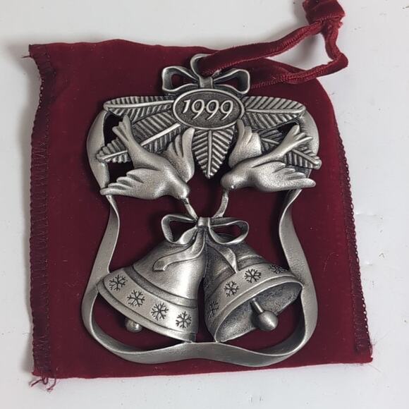 1999 AVON Pewter Ornament "Season of Peace" Two Doves with Two Silver Bells - Picture 1 of 3